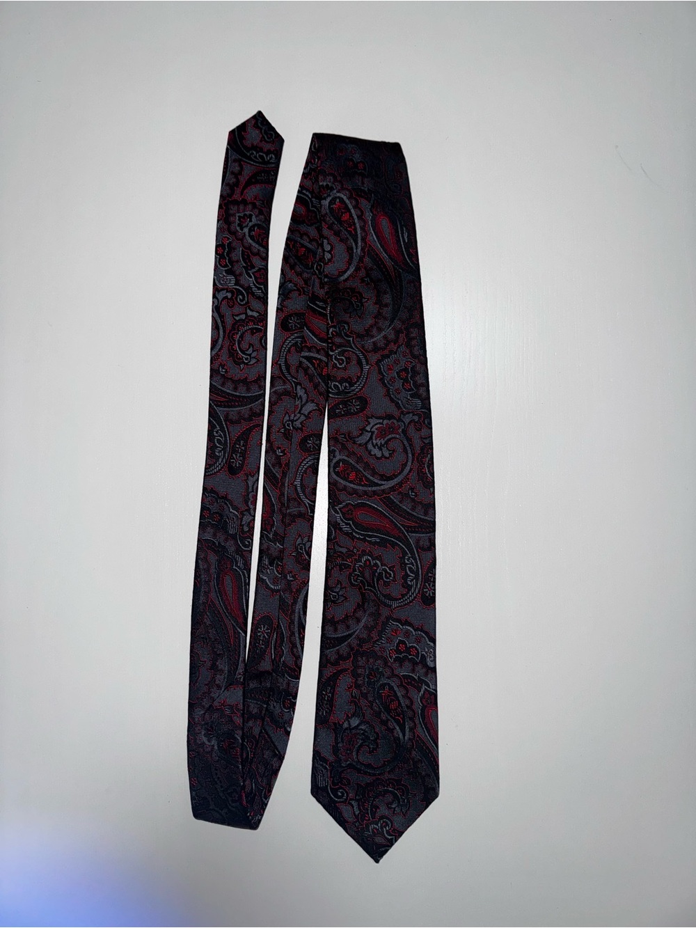 Geoffrey Beene Men’s Woven Silk Paisley Standard Tie Black Red Gray